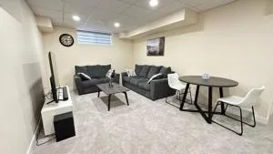 Private Cozy Spacious 1 bedroom basement suite - Dufrost
