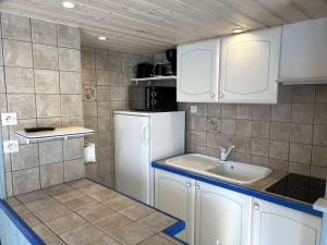 Maisons de vacances Maison renovee proche mer avec piscine chauffee, tennis, WiFi, parking prive - Bretignolles-sur-Mer - FR-1-224A-72 : photos des chambres