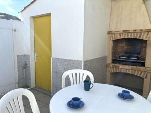 Maisons de vacances Maison renovee proche mer avec piscine chauffee, tennis, WiFi, parking prive - Bretignolles-sur-Mer - FR-1-224A-72 : photos des chambres