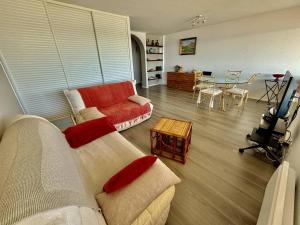 Appartement Vue Mer, Front de Mer au Lavandou - FR-1-816-16