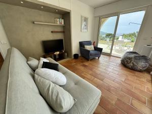 Villa rénovée proche plage Gigaro, vue mer, terrasse - FR-1-726-53