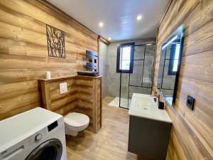 Appartements Appartement T3 renove avec 2 chambres, proche centre, parking, Formigueres - FR-1-758-37 : Appartement