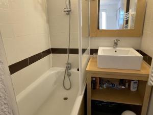 Appartement 4 pers à Arzon, piscine et parking, proche plage et port - FR-1-775-21