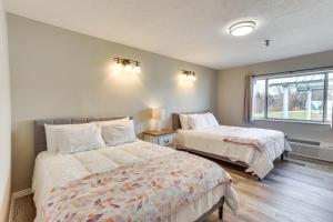 Walk to Oakland City University Modern Apartment!