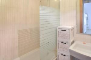 Modern apartment in Vinaròs with sea view and shared pool