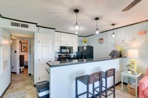 Across From Beach Resort-Style Galveston Condo