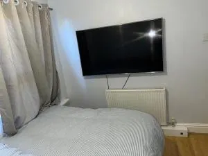 Comfy Room with Dedicated Bathroom - Pickburn