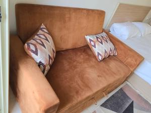 Florenza Khamsin bird