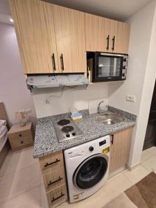 Florenza Khamsin bird