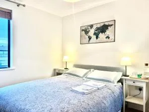 The Room King Size Bed and Private Bathroom - Finglas