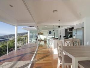 Lipscombe Escape panoramic views luxury and space