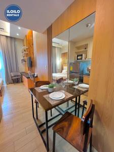 Simple, Modern Cozy Condo in Lafayette Park Square