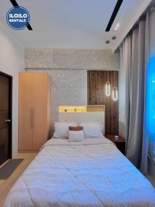 Simple, Modern Cozy Condo in Lafayette Park Square