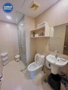 Simple, Modern Cozy Condo in Lafayette Park Square