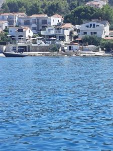 Apartments by the sea Arbanija, Ciovo - 23717