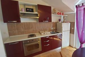 Apartments by the sea Tisno, Murter - 23720