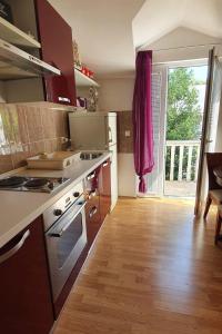 Apartments by the sea Tisno, Murter - 23720