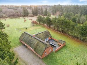 Renovated Thatched Pool House By The North Sea For 16 People