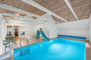 Renovated Thatched Pool House By The North Sea For 16 People