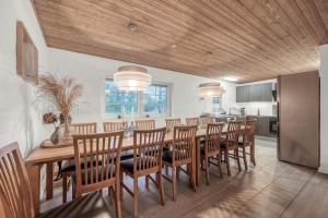 Renovated Thatched Pool House By The North Sea For 16 People