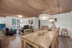 Renovated Thatched Pool House By The North Sea For 16 People