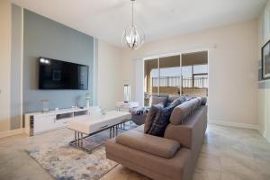 Luxury Resort Condo Minutes from Disney 169