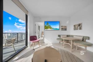 Luxe 1-BD with Stunning Downtown Views