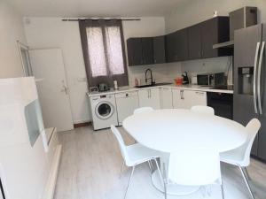 Maisons de vacances maison spacieuse a coulommiers 8 couchages : photos des chambres