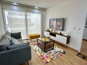 Moderno Departamento de 2 dormitorios a solo 6 min del Parque Kennedy Miraflores