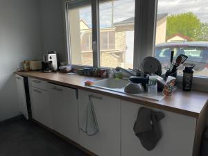 Gîte confortable avec piscine, parking et Wi-Fi à La Suze-sur-Sarthe - FR-1-410-399