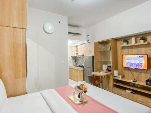 Well Designed Studio Springlake Summarecon Bekasi Apartment By Travelio