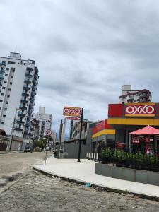 Apto em Praia Grande - Ocian, 100m da praia, garagem e Wi-Fi