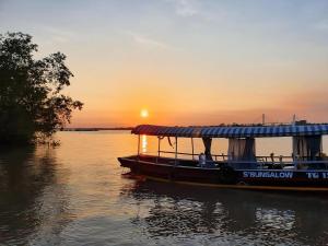 Cồn Phụng Retreats Mekong - Nature Island with Free Boat Shuttle & Fishing