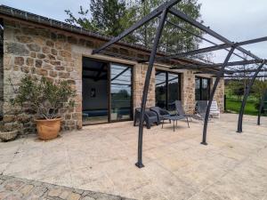 B&B / Chambres d'hotes Ferme avec piscine couverte sur grand domaine - FR-1-582-515 : Chambre Familiale