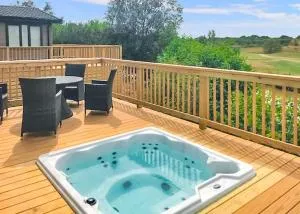 Kingswood Golf Lodges - Fenwick