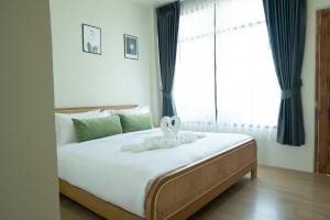 กว้างคูณยาวคาเฟ่โรงแรม & พูลวิลล่า