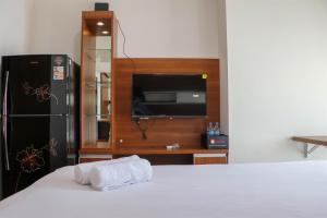 Restful 1BR without Living Room Grand Kamala Lagoon Apartment By Travelio
