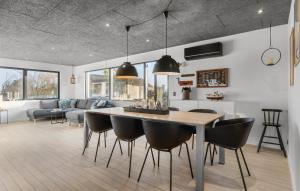 Stunning Home In Endelave With Wifi