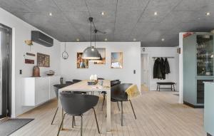 Stunning Home In Endelave With Wifi