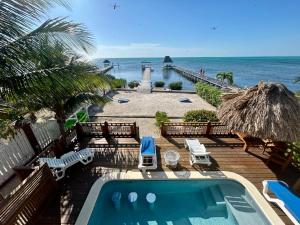 La Perla Azul Beach House with Pool and 4 seater cart