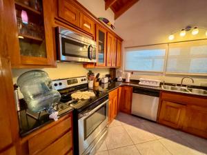 La Perla Azul Beach House with Pool and 4 seater cart