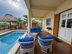 La Perla Azul Beach House with Pool and 4 seater cart