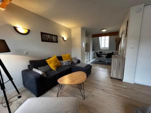 Studio à 200m des thermes avec piscine, parking et WiFi - FR-1-541-112