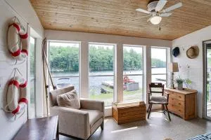 The Severn - 2 bedroom Waterfront Cottage - Ragged Rapids