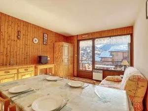 La Clusaz: Studio pour 6 avec balcon, animaux admis, parking - FR-1-818-8 - Manigod