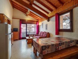 Appartements La Clusaz: Apt pour 8 pers, 2 chambres, parking, wifi, animaux - FR-1-818-26 : photos des chambres