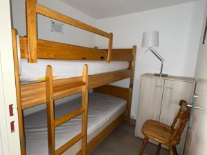 Appartement rénové au cœur de Super Besse avec balcon et parking privé - FR-1-814-81