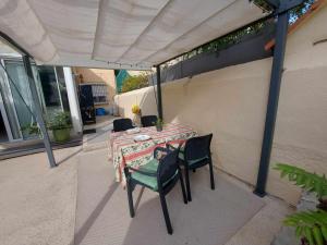Appartement 3 pièces avec terrasse, clim et WIFI, proche plage et commerces - FR-1-423-312