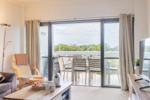 The Dunes 8,38 Marine Dr - complex pool, tennis court and Wi-Fi