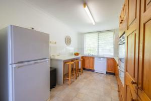 The Dunes 8,38 Marine Dr - complex pool, tennis court and Wi-Fi